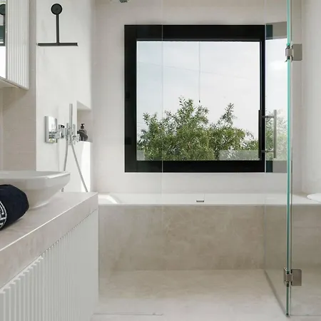Luxury Panoramic View Villa *